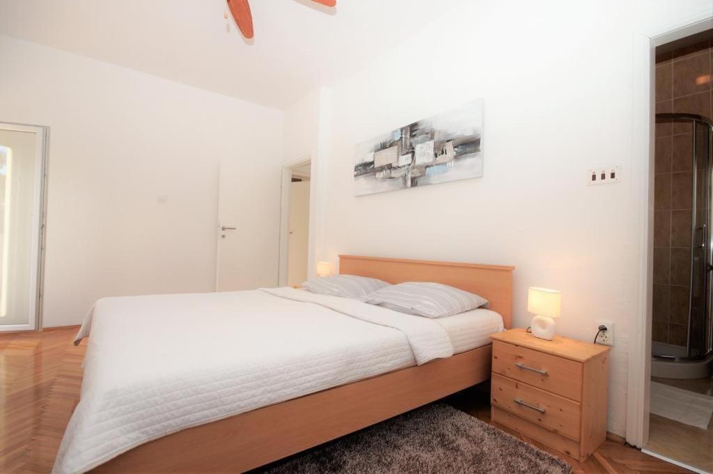 Apartment Deni Pula Buitenkant foto