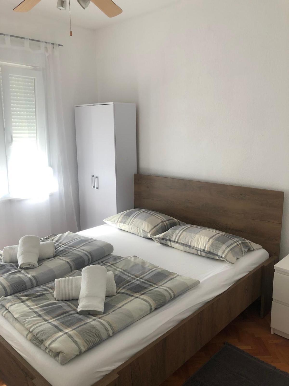 Apartment Deni Pula Kamer foto